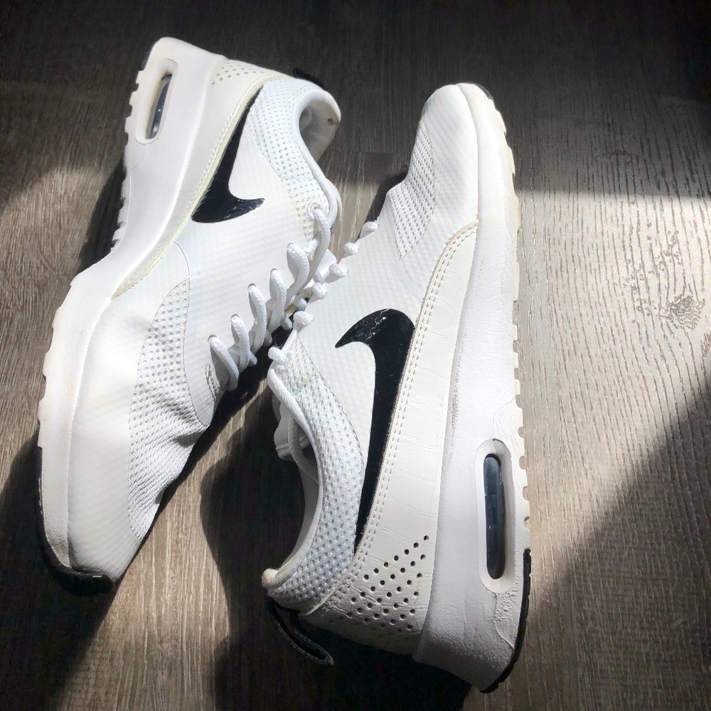 White Nike Air Max Thea